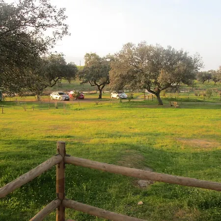 Aparthotel Chozos De La Dehesa La Roca de la Sierra