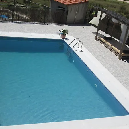 Chozos De La Dehesa La Roca de la Sierra